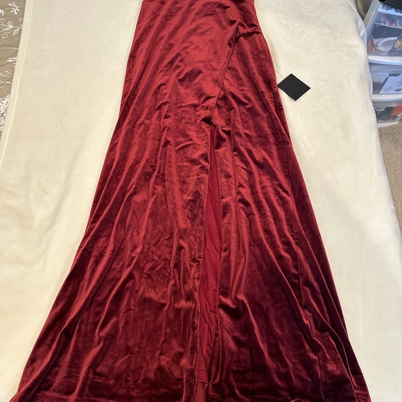 Lulus red velour dress with slit size L - Picture 3 of 11